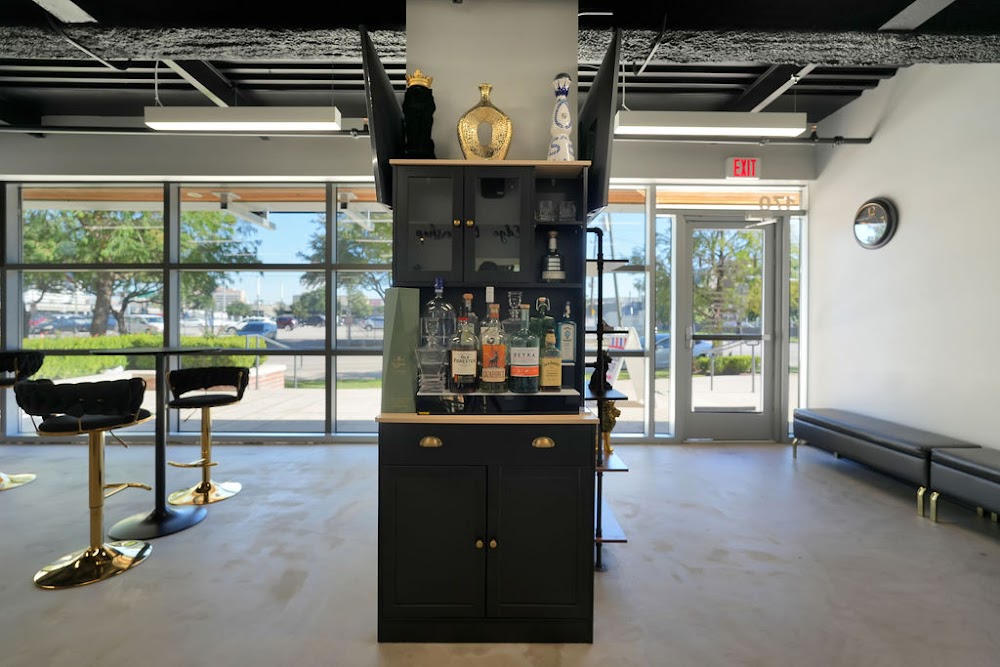 Golden Edge Barbershop view 4