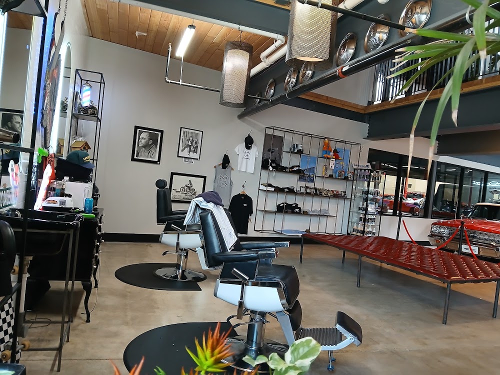 Buzzard's Barbershop - The Shop Club view 3