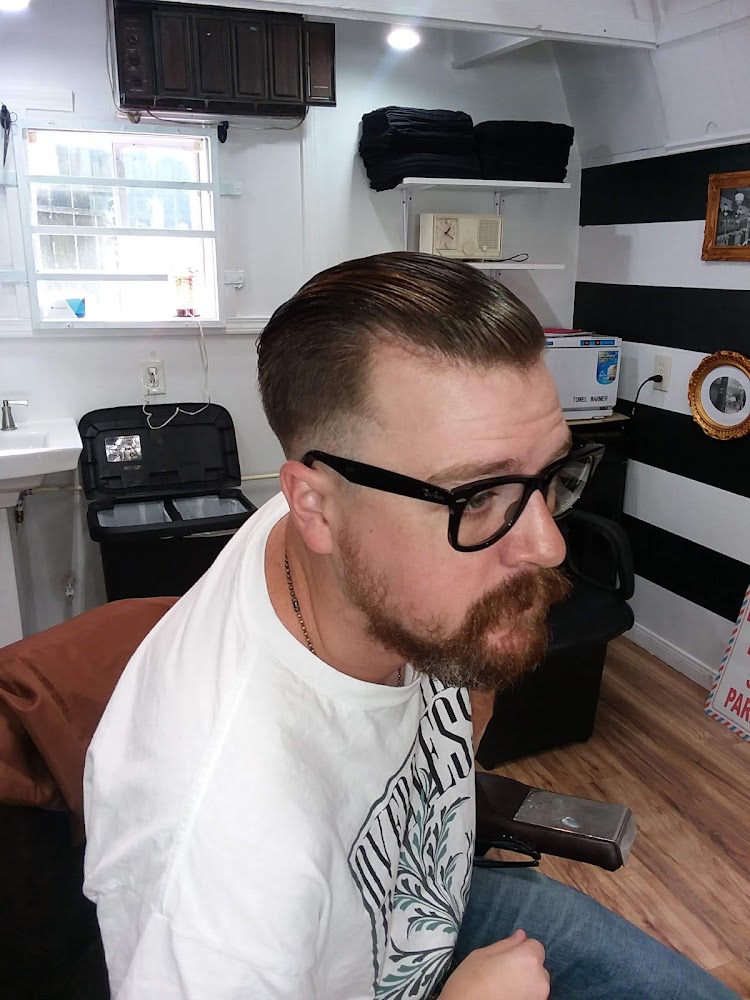 Buzzard's Barbershop - The Shop Club view 5