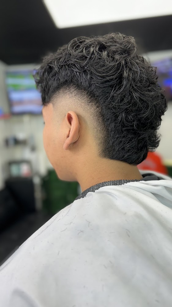 Pros Barbershop- Fades and shaves view 2