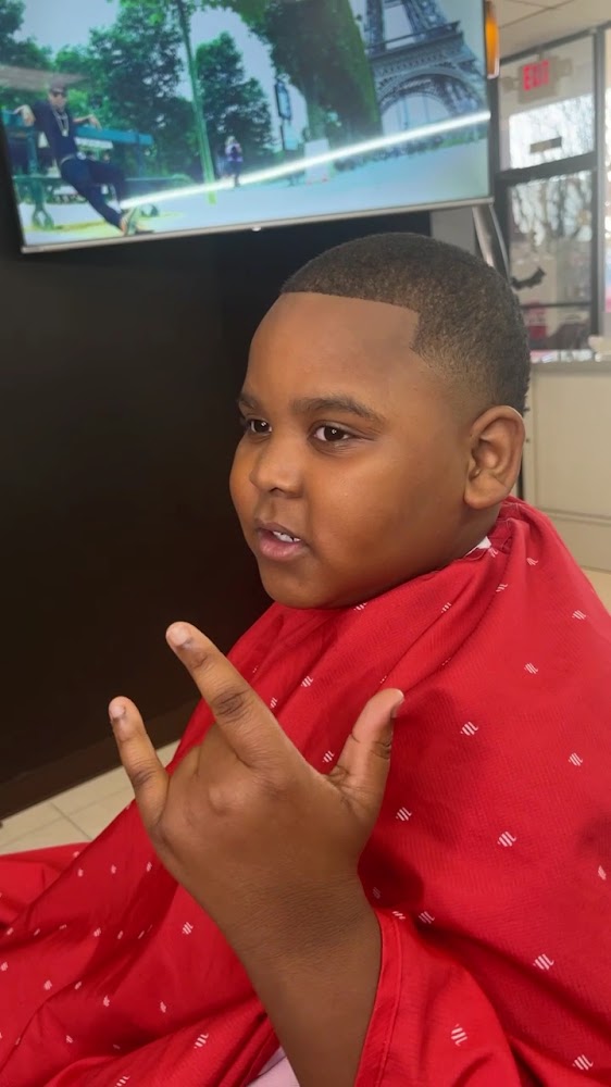 Reyzorfadez barbershop view 4