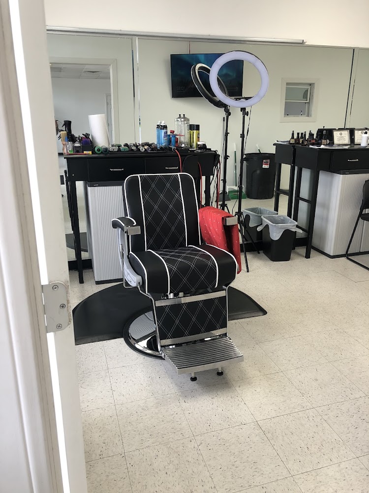 Reyzorfadez barbershop view 5