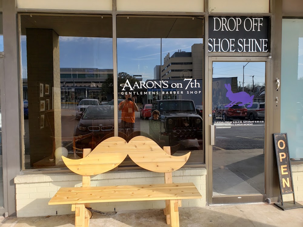 Aaron's on 7th • Gentlemens Barber Shop view 2