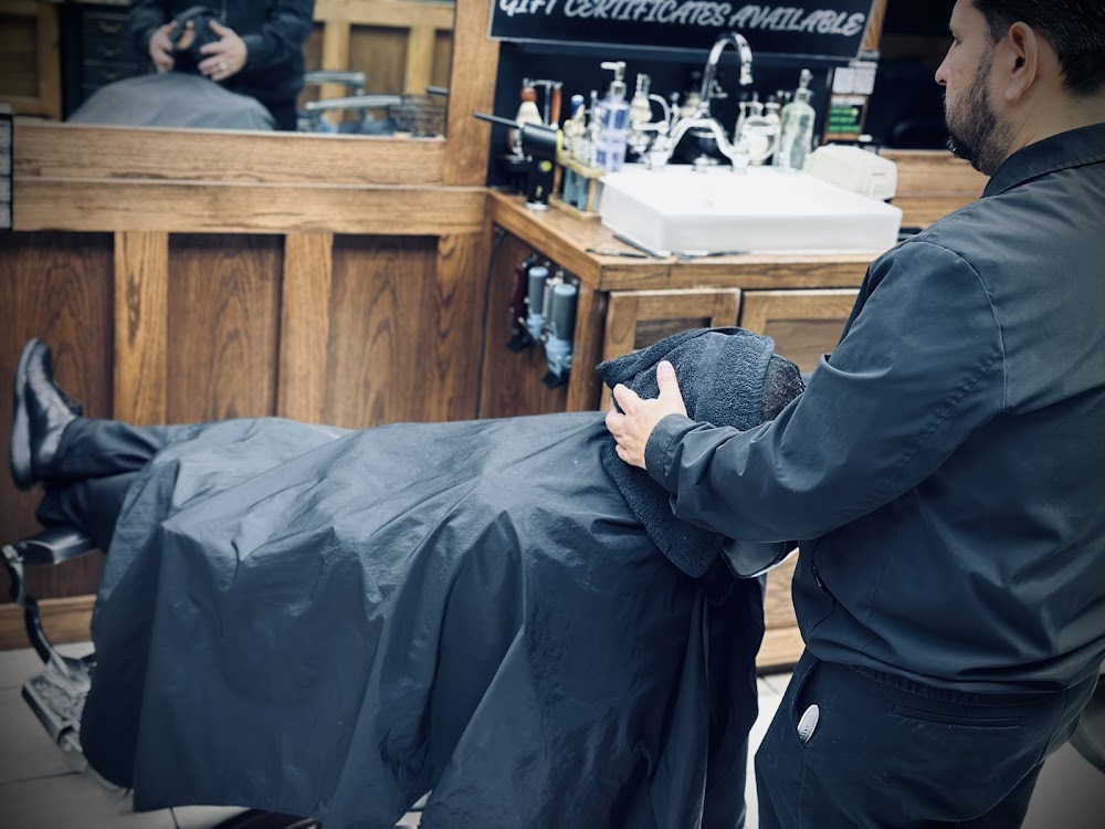 Aaron's on 7th • Gentlemens Barber Shop view 4