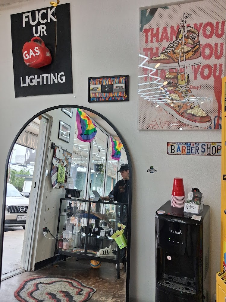 Smokin’ Mirrors Barbershop primary photo