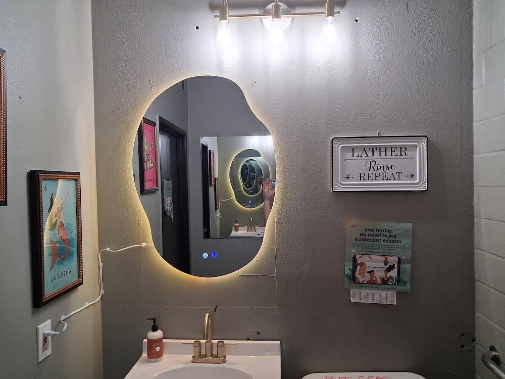 Smokin’ Mirrors Barbershop view 2
