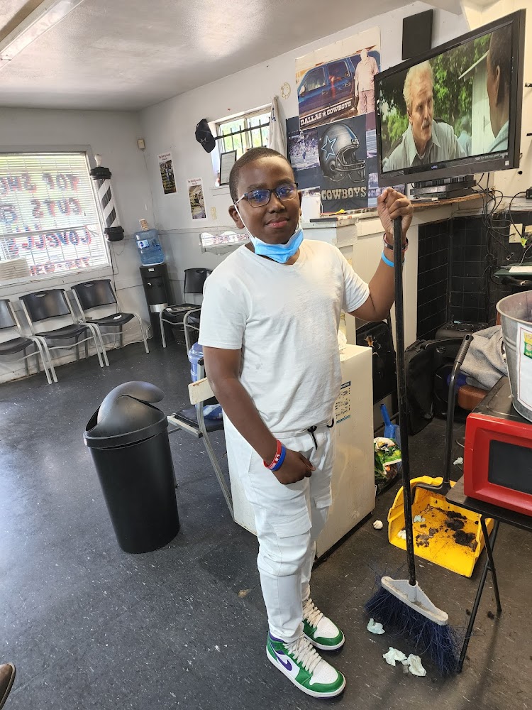 Oneal's Barbershop view 5