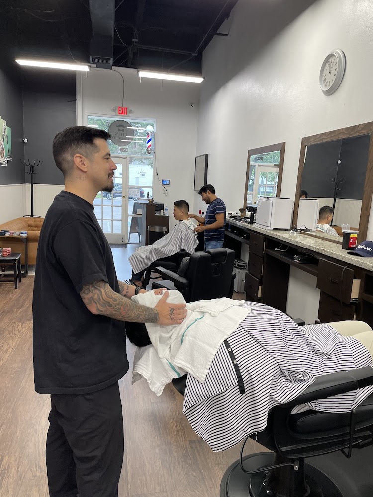 Che's Barbers view 5
