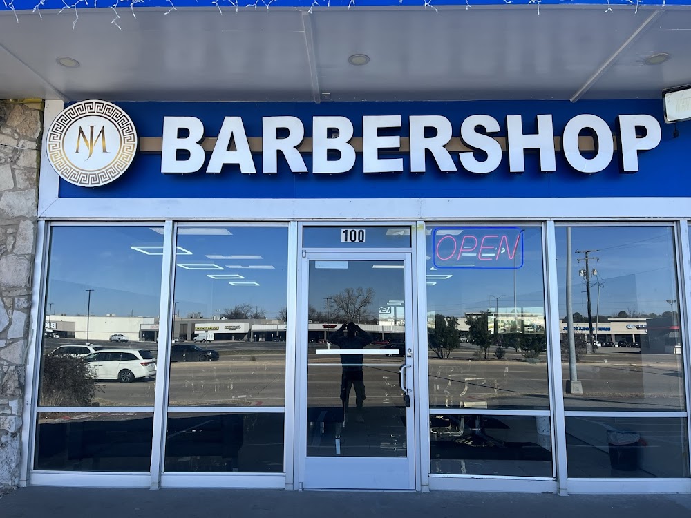 J&M Barbershop view 4