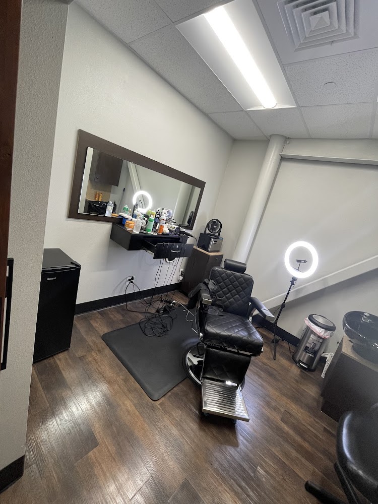 Dave’s Barber Lounge view 3