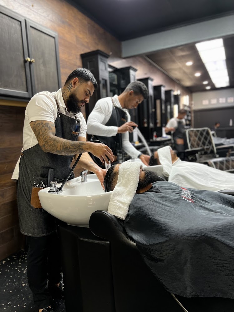 EXCLUSIVE MEN’S GROOMING Barber/Grooming spa view 4