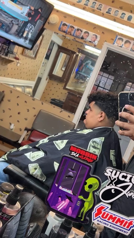 Peluqueria Huetamo Barber Shop Unisex #3 primary photo