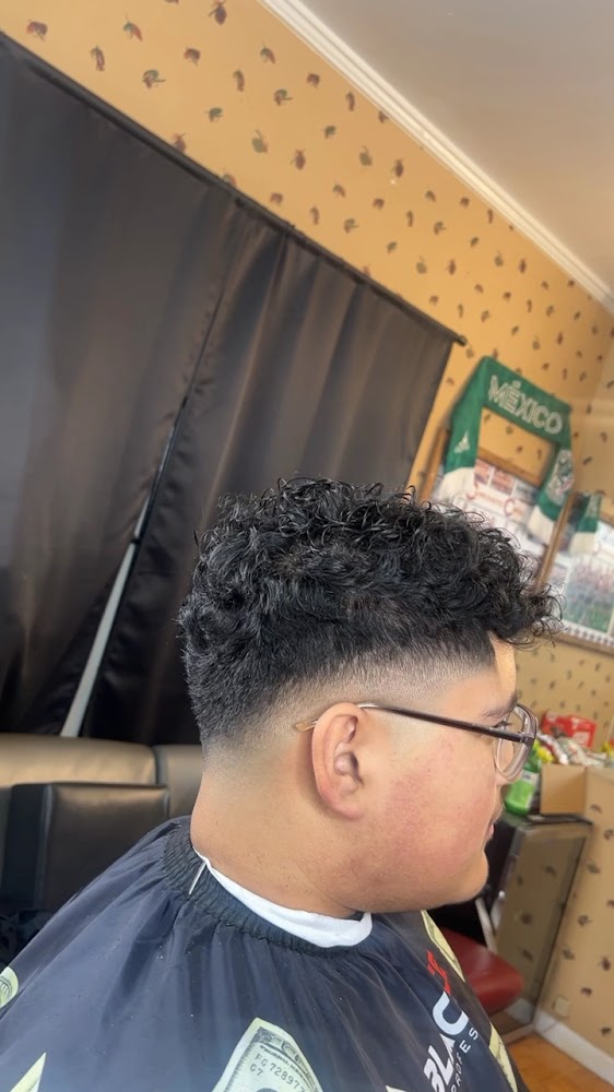 Peluqueria Huetamo Barber Shop Unisex #3 view 3