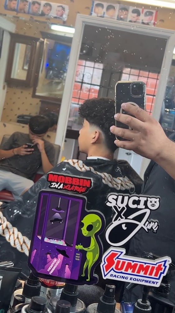 Peluqueria Huetamo Barber Shop Unisex #3 view 5