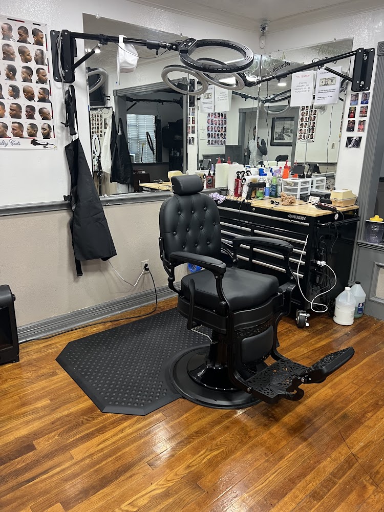 Royalty Cuts Family Barber Shop view 2