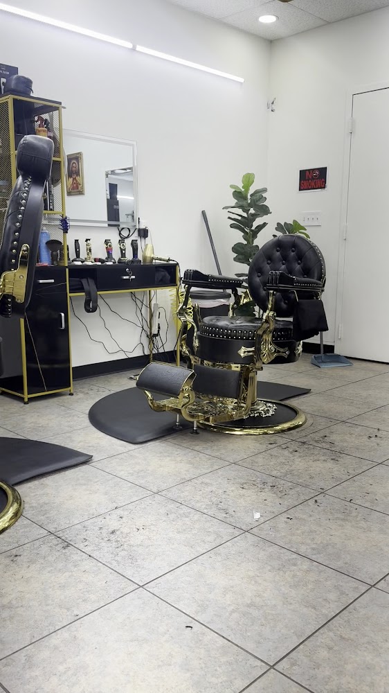 Luis Gabriel cuban barber shop view 3