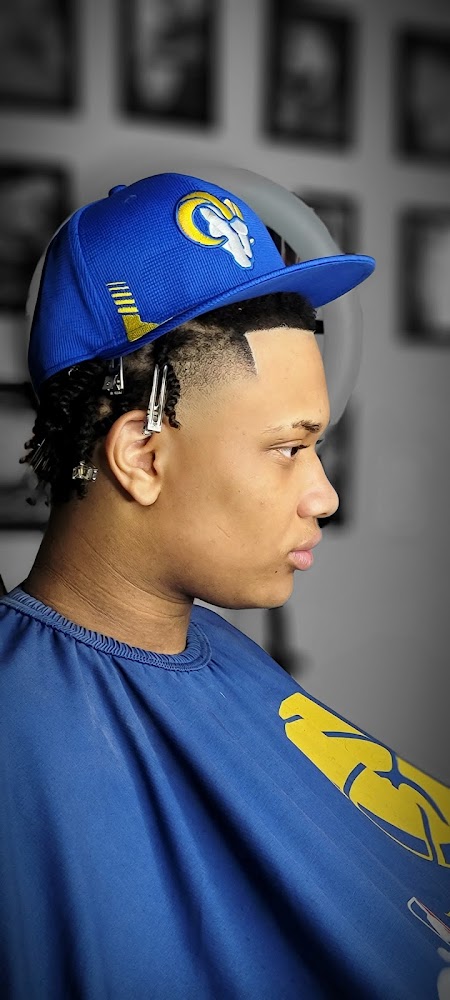 Hooked on Cutz view 3