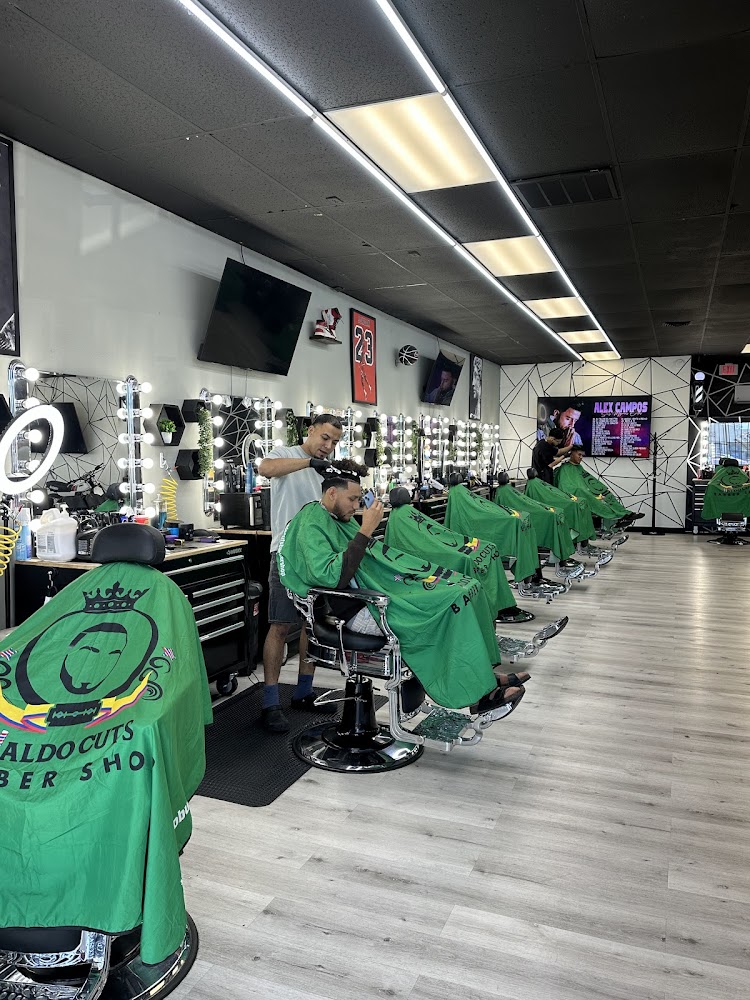 WALDO CUTS BARBERSHOP “BARBERÍA” view 5