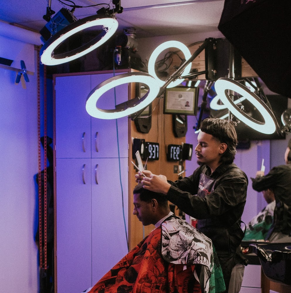 Sauccy Fades Dallas Barbershop view 5