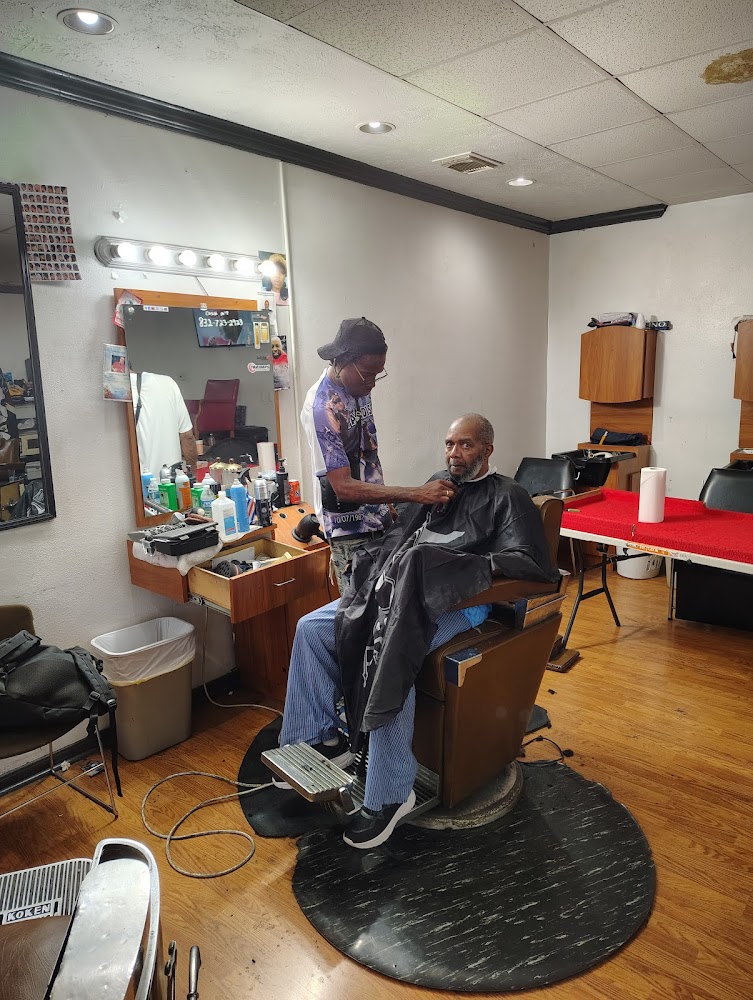 Str8 Kutz Barbershop and shoe shine view 2
