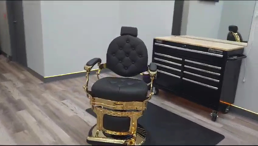La bendicion barbershop view 2