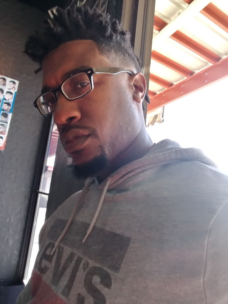 KrispyKutzinc Barbershop / Houston - Willowbrook view 4
