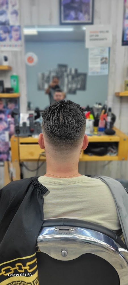 Cut and Shave Barber Shop حلاق عربي view 3