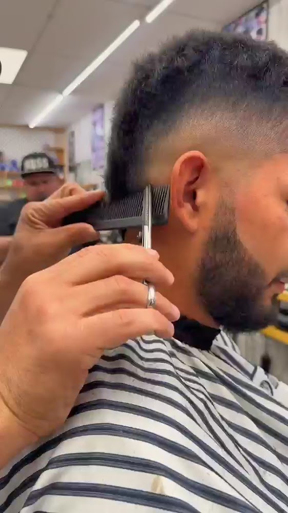Cut and Shave Barber Shop حلاق عربي view 4