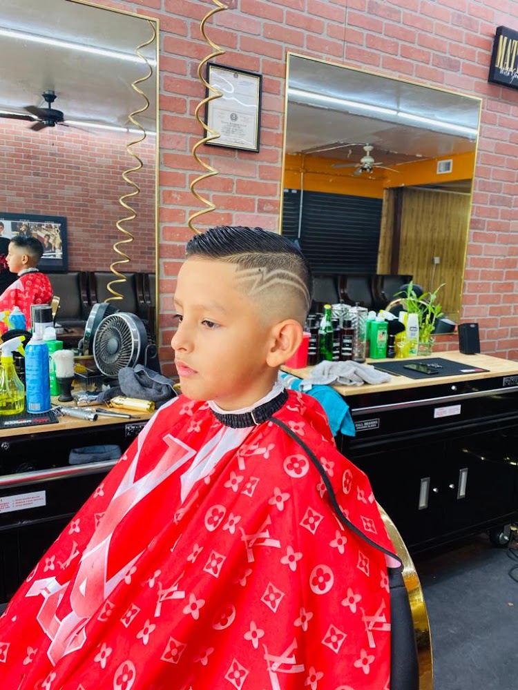 Kintanas Barbershop view 5