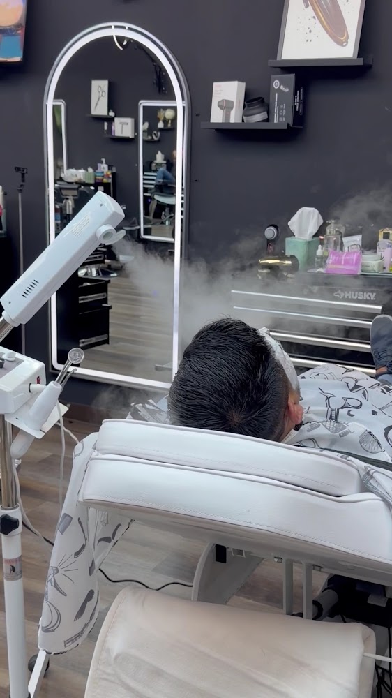 Up and Up Barbershop-حلاق عربي McKinney view 5