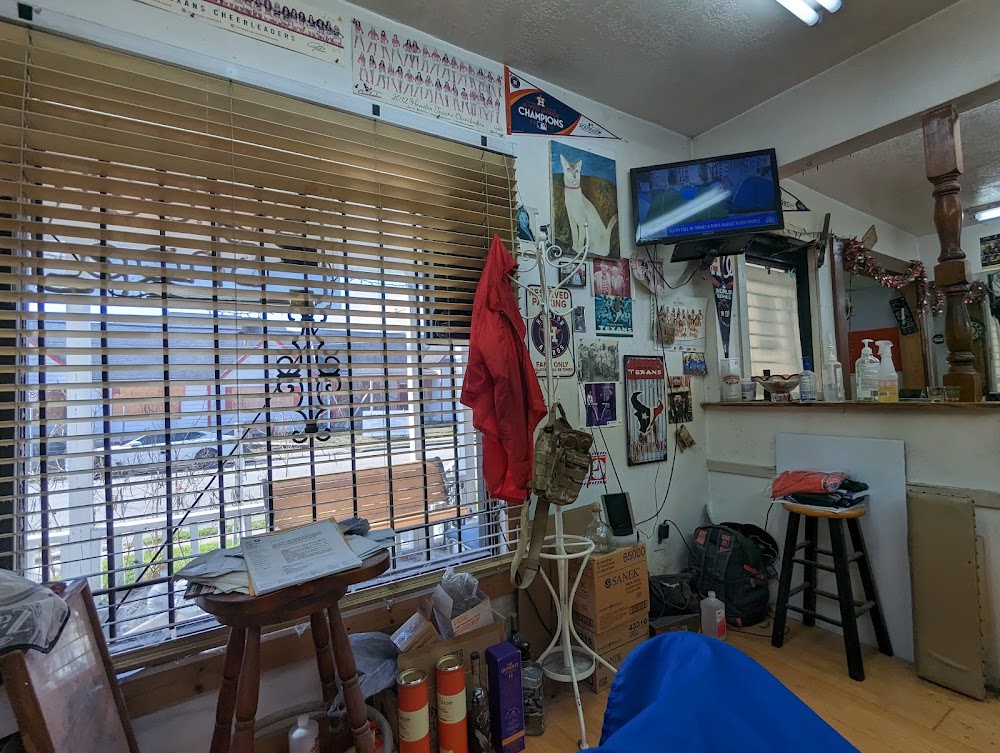Raymond's Barber Shop view 2