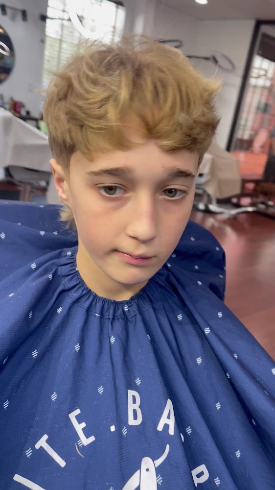 Elite Barber Parlour view 3