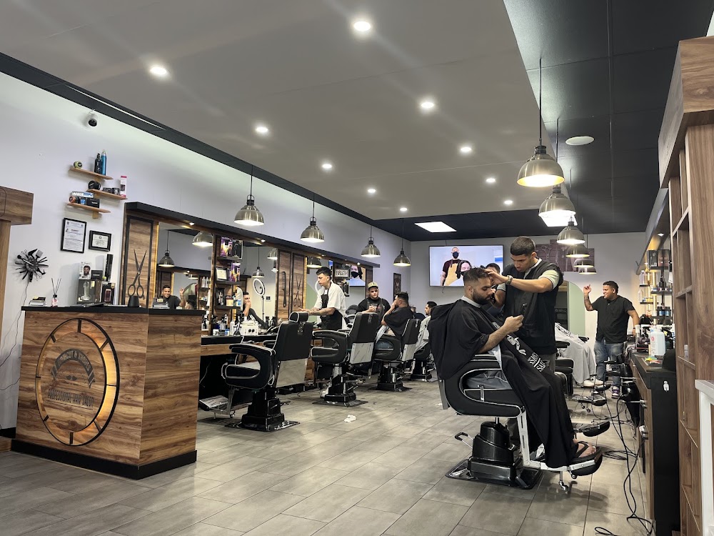 Professional Hair Salon حلاق عربي view 4