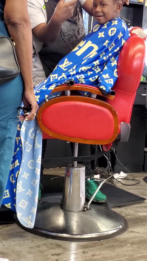 Hollywood Cutting Up BarberShop view 3