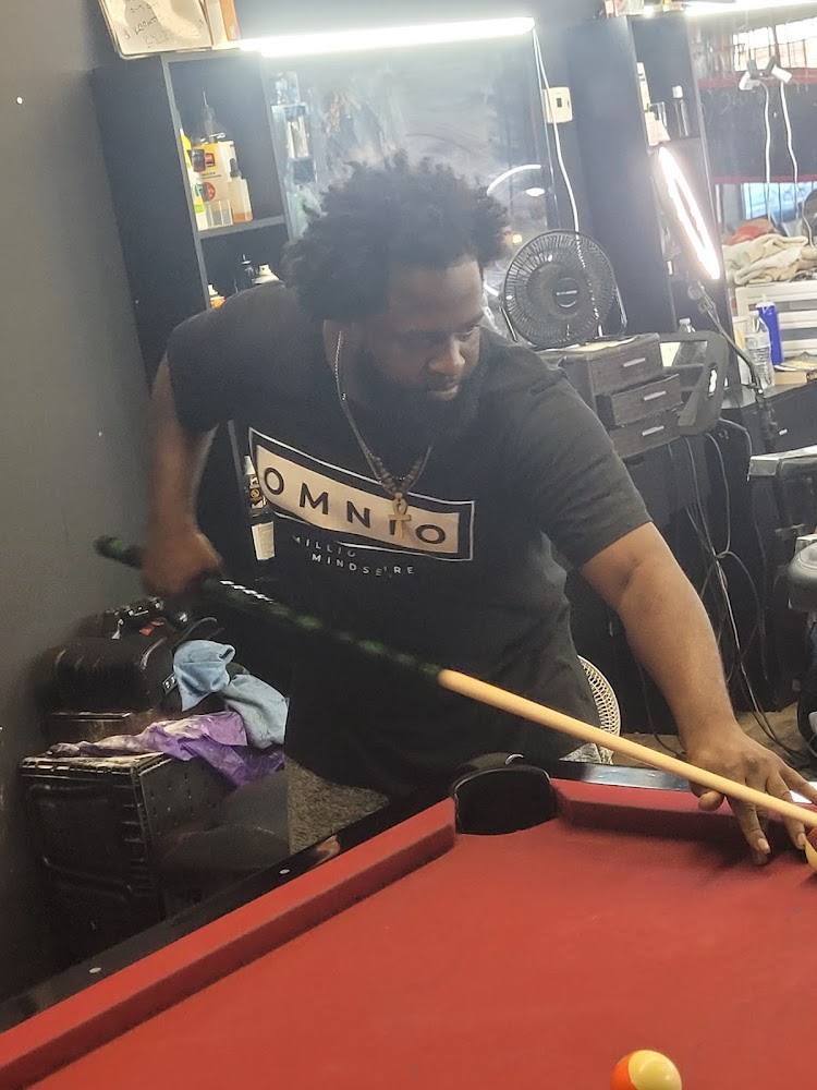 Hollywood Cutting Up BarberShop view 4