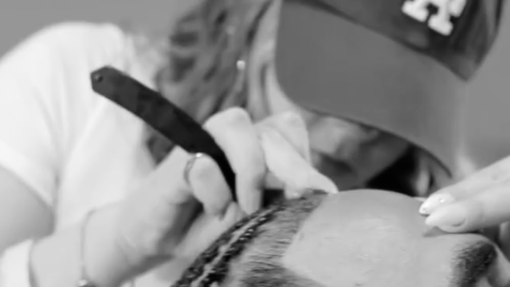 KD the Lady Barber view 4