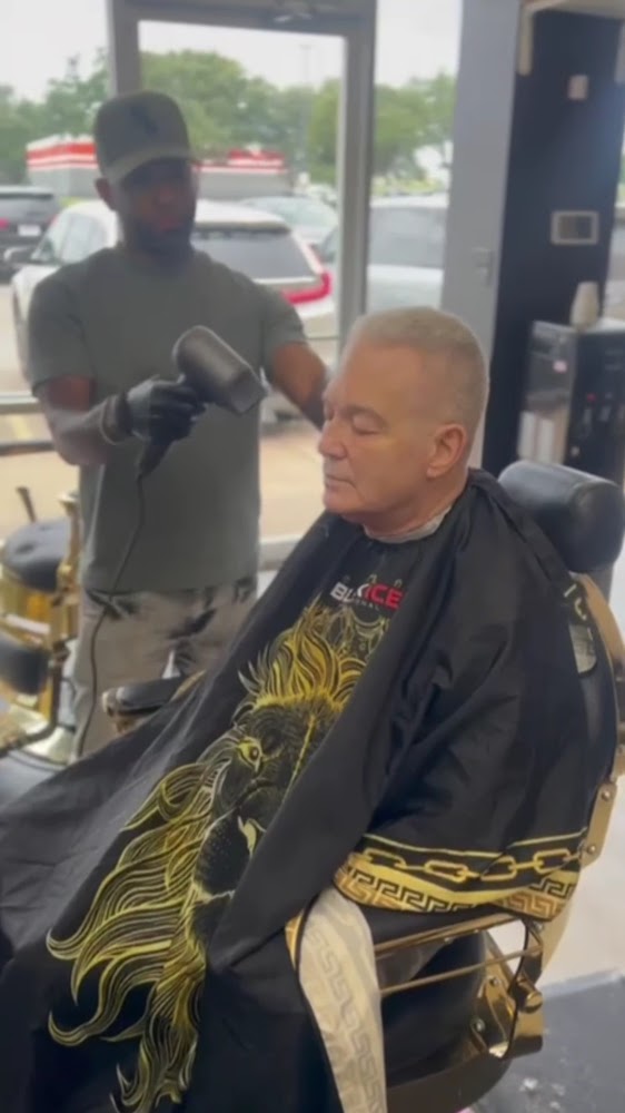 EL Mambo Barbershop view 3