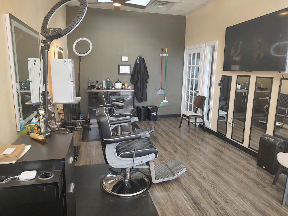 Alexander Scissorhands at DUCKETS Barbershop view 3