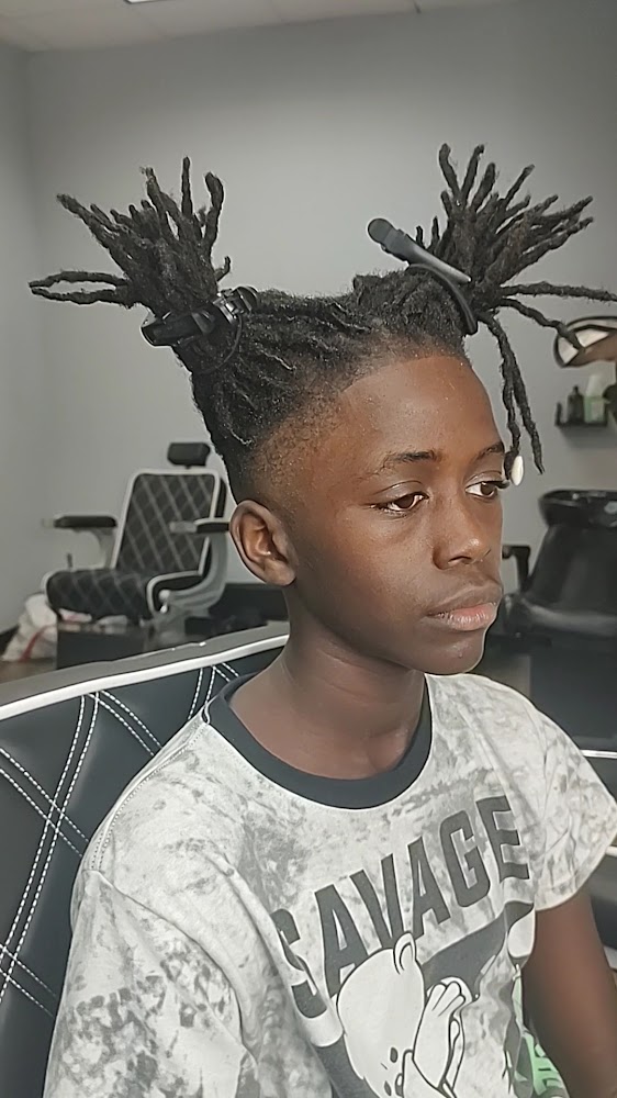 Alexander Scissorhands at DUCKETS Barbershop view 4