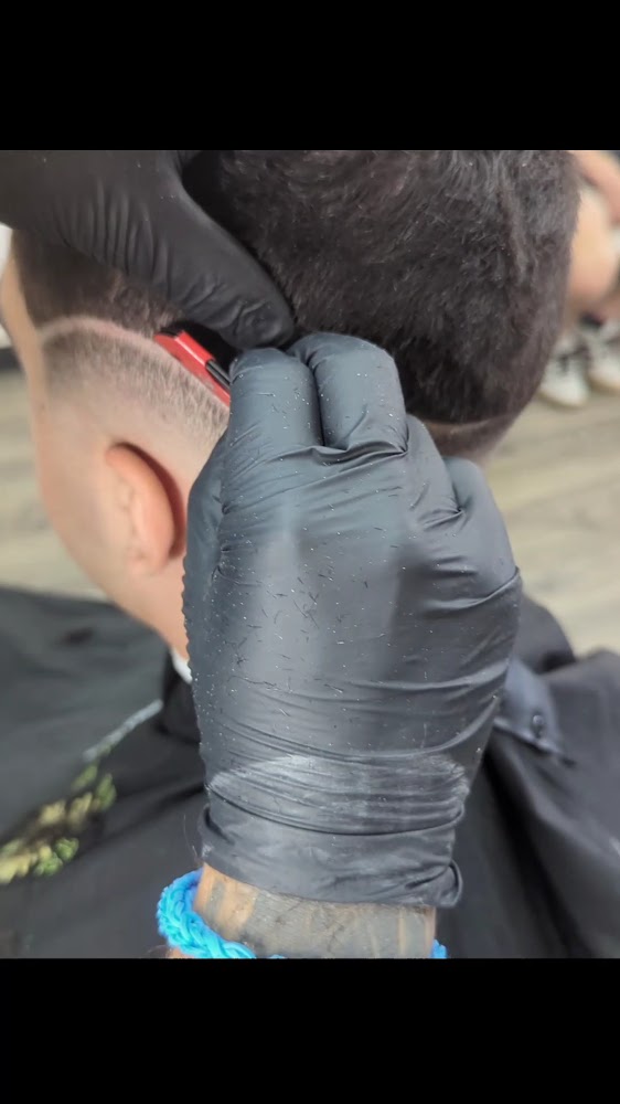 Alexander Scissorhands at DUCKETS Barbershop view 5