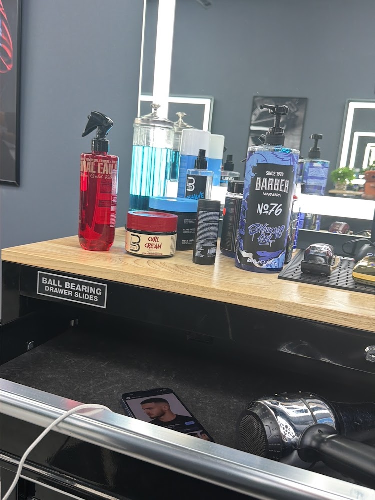 Premium barbershop view 3