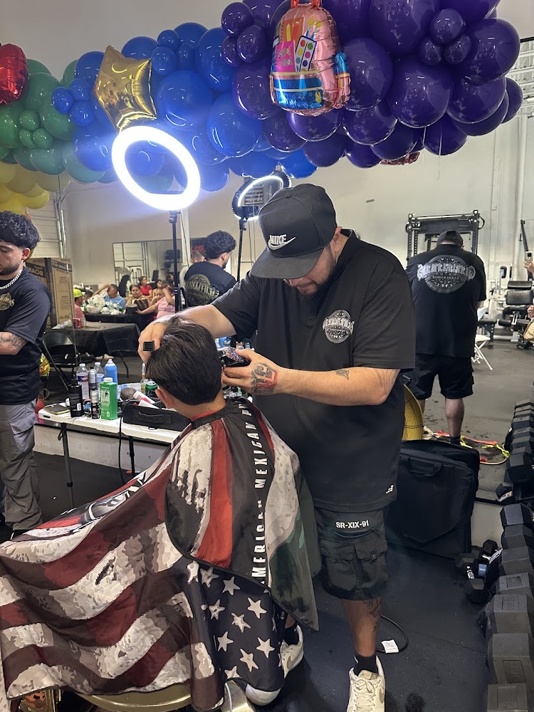 Gentlemens barbershop view 4