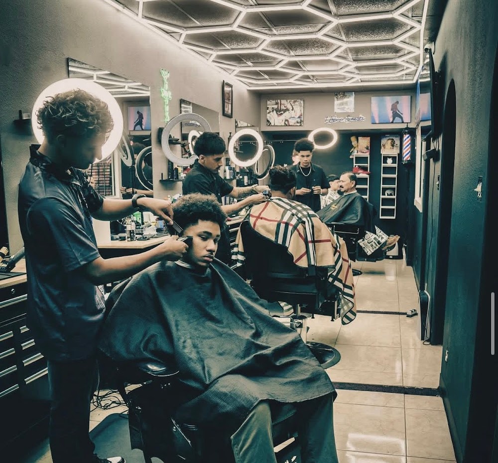 Hollywood Cuts Salon & Barbershop primary photo