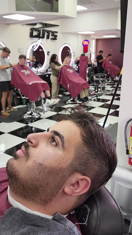 4.0 Cuts Barber Salon - Texas A&M Campus view 3