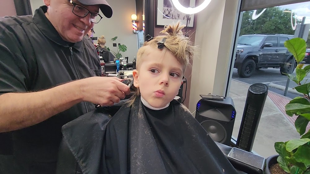 5th.Avenue barbershop view 2