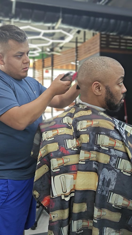 Arochi's Barbershop - Uptown view 5