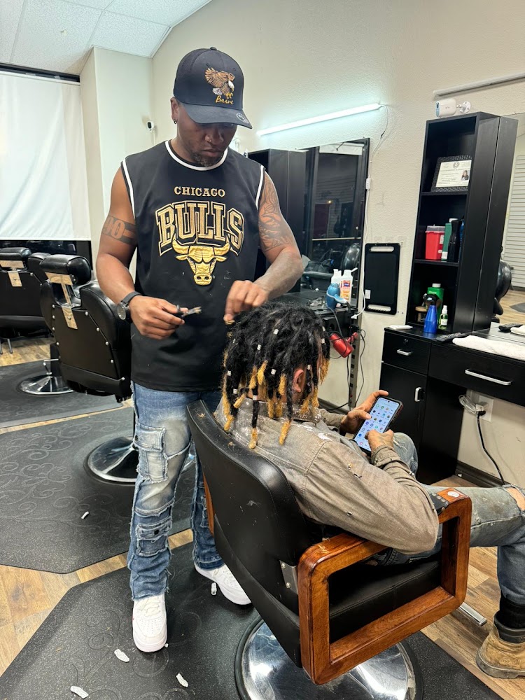 Barbershop Escanor El Colombiano view 3