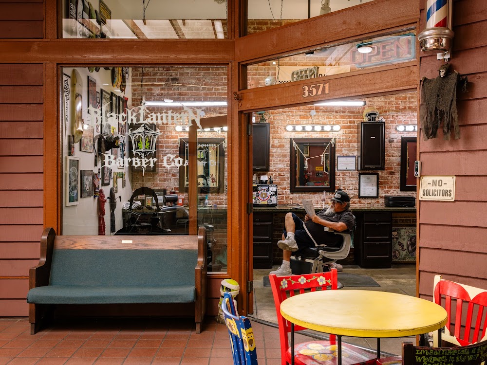 Black Lantern Barber Co view 3