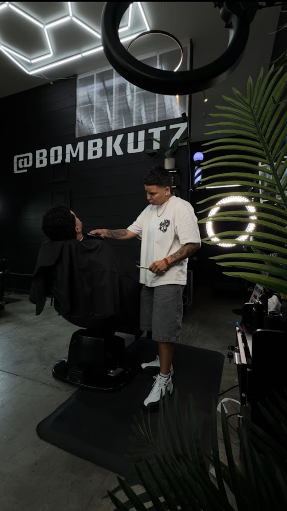 Bombkutz Barber Shop view 4