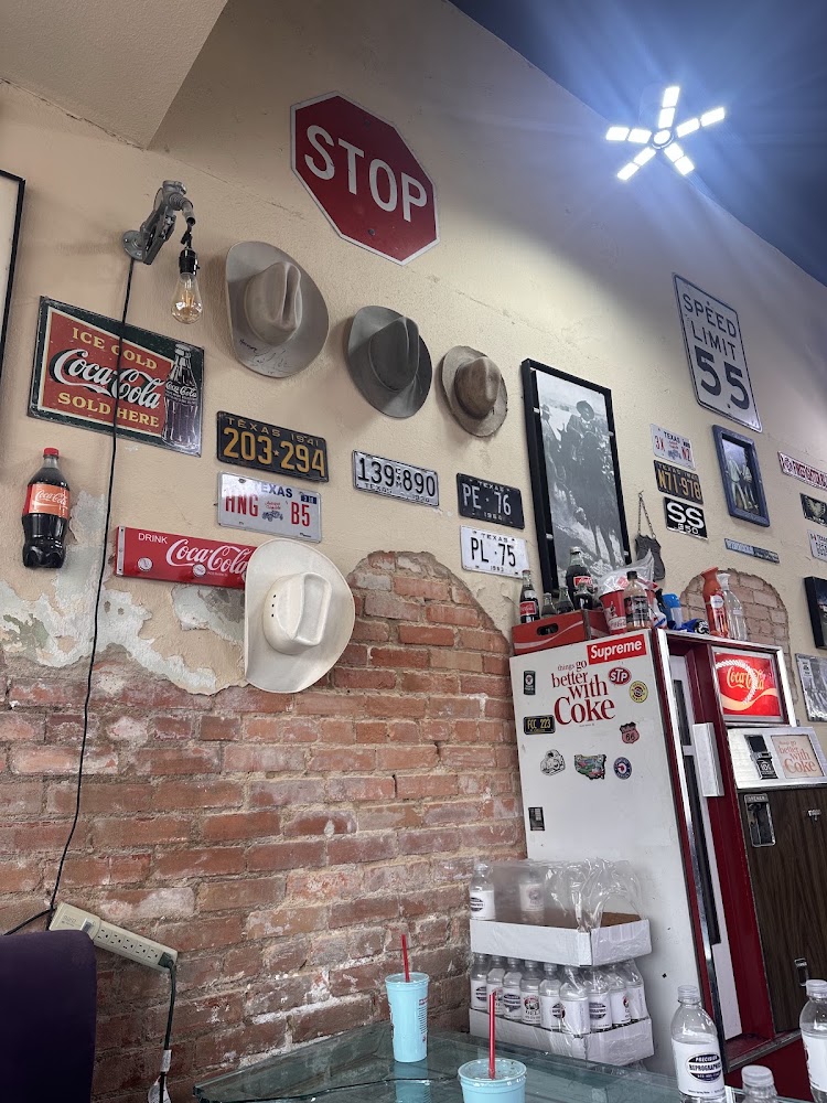 Castillo's Original Barbershop view 3